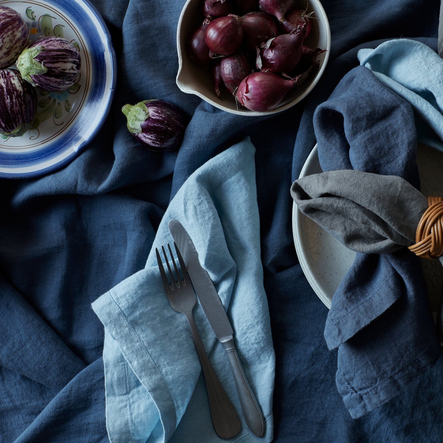 Blå dug i 100% hør, blue table cloth in 100% linen
