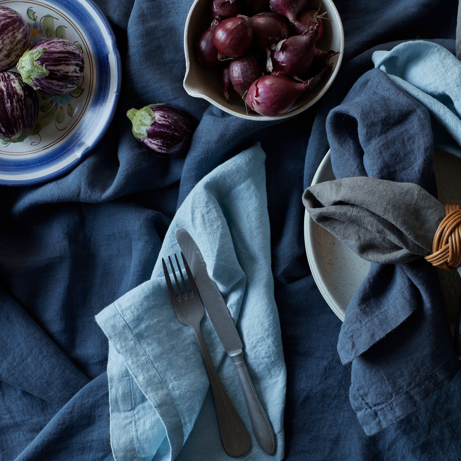 Blå dug i 100% hør, blue table cloth in 100% linen