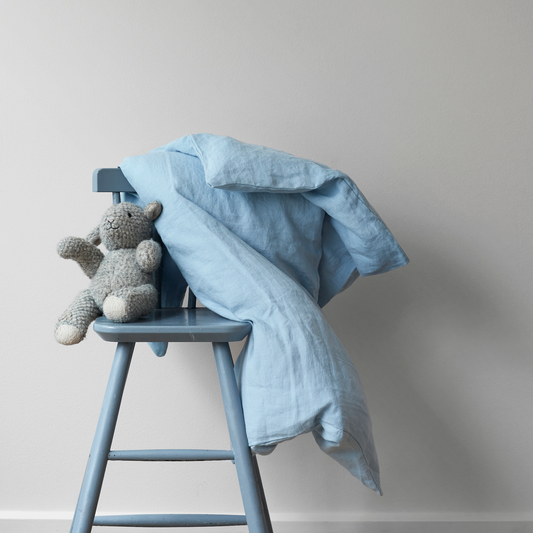 Hørsengesæt Baby SKY BLUE + babydyne (dynens værdi 1.749,-)